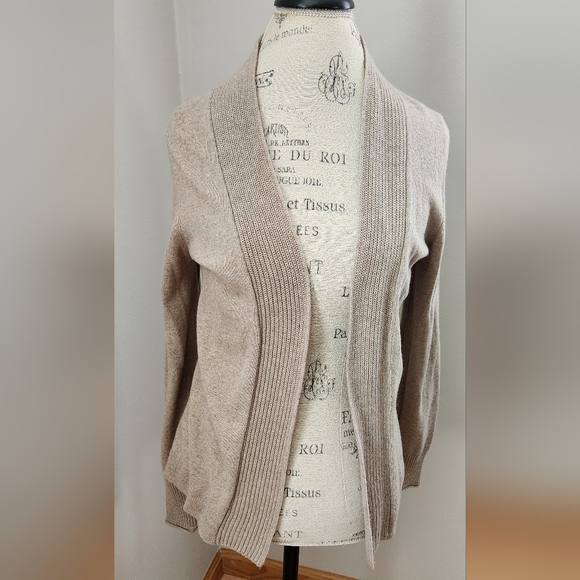 BANANA REPUBLIC cashmere blend ecru/ beige color cardigan in size S - Picture 2 of 10